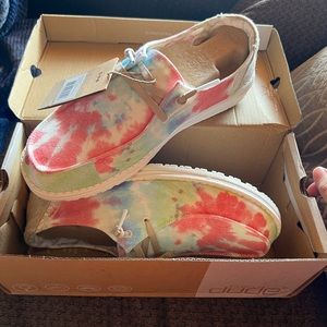 Woman’s Hey Dudes size 10